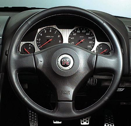 NISSAN SKYLINE