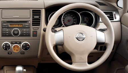 NISSAN TIIDA