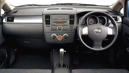 NISSAN TIIDA