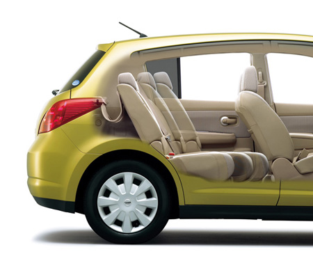 NISSAN TIIDA