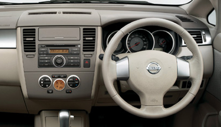 NISSAN TIIDA