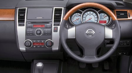 NISSAN TIIDA LATIO