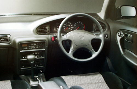 NISSAN AVENIR