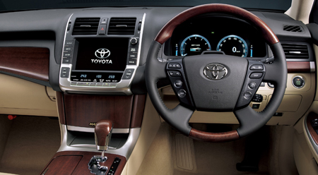 TOYOTA CROWN MAJESTA