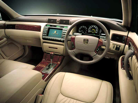 TOYOTA CROWN MAJESTA
