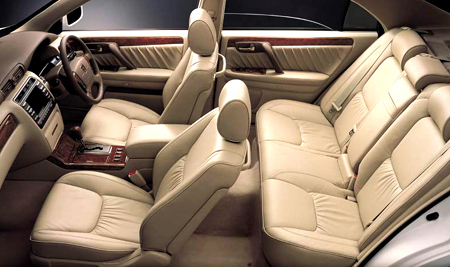 TOYOTA CROWN MAJESTA
