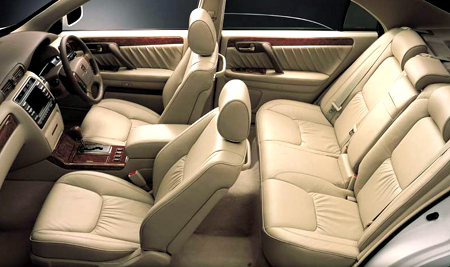 TOYOTA CROWN MAJESTA