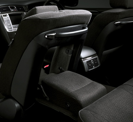 TOYOTA CROWN MAJESTA