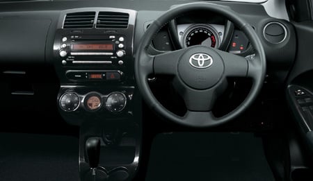 TOYOTA IST