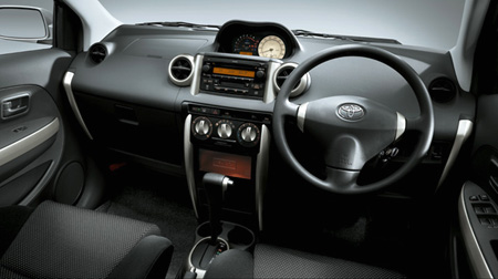 TOYOTA IST