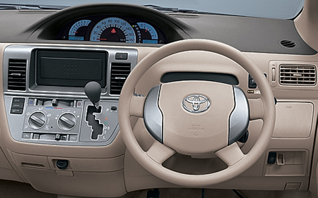 TOYOTA RAUM