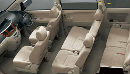 TOYOTA NOAH