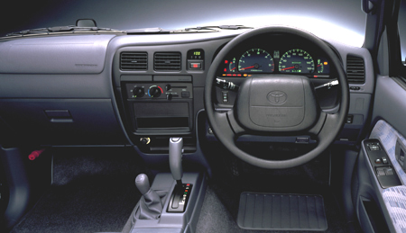 TOYOTA HILUX SPORTS PICK UP