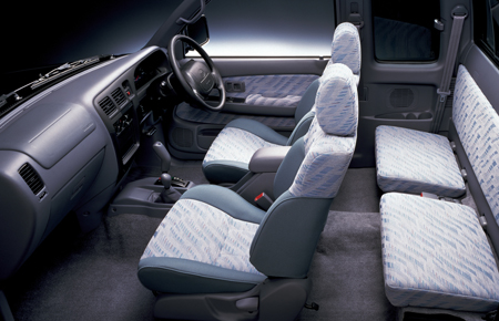 TOYOTA HILUX SPORTS PICK UP