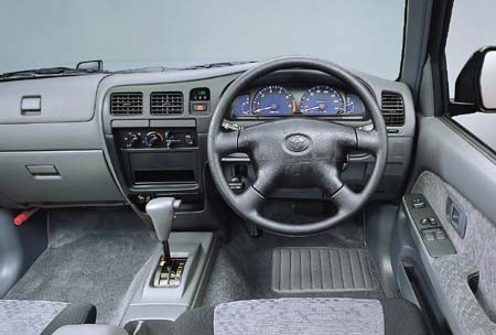 TOYOTA HILUX SPORTS PICK UP