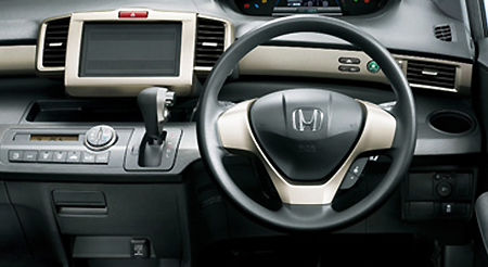 HONDA FREED SPIKE HYBRID