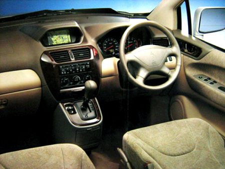 MITSUBISHI CHARIOT GRANDIS