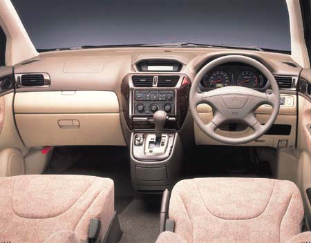 MITSUBISHI CHARIOT GRANDIS