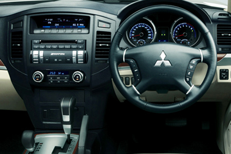 MITSUBISHI PAJERO