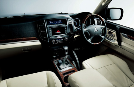 MITSUBISHI PAJERO