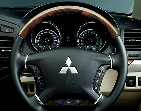 MITSUBISHI PAJERO