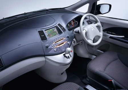 MITSUBISHI GRANDIS