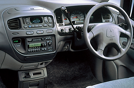 MITSUBISHI DELICA SPACE GEAR