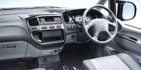 MITSUBISHI DELICA SPACE GEAR