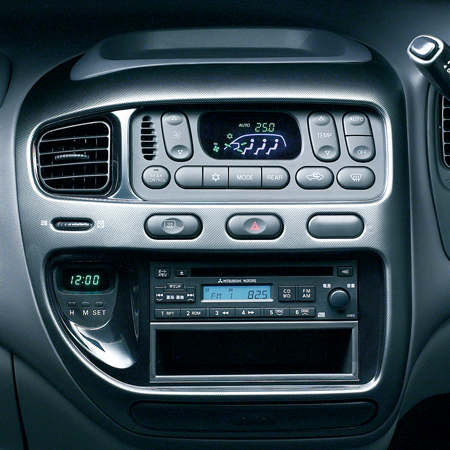 MITSUBISHI DELICA SPACE GEAR
