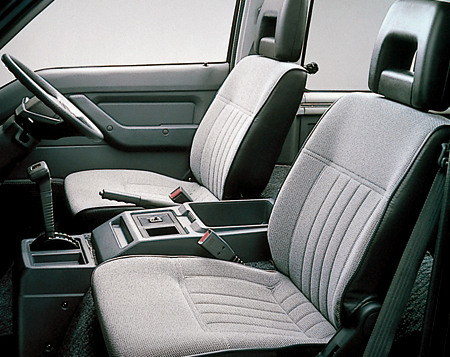 MITSUBISHI DELICA STAR WAGON