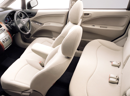 MITSUBISHI COLT
