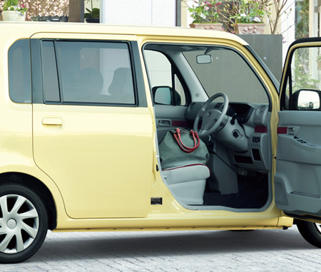 DAIHATSU MOVE CONTE