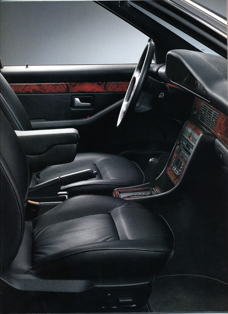 AUDI V8