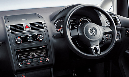 VOLKSWAGEN GOLF TOURAN