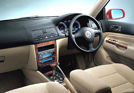 VOLKSWAGEN BORA