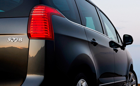 PEUGEOT 5008