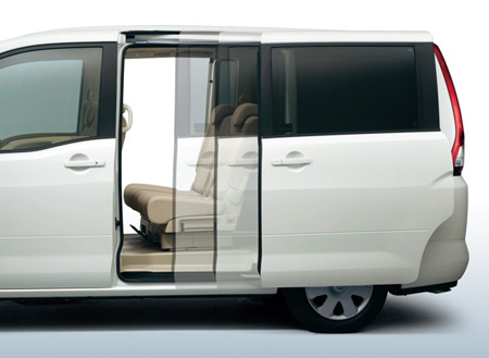 NISSAN SERENA HIGHWAY STAR