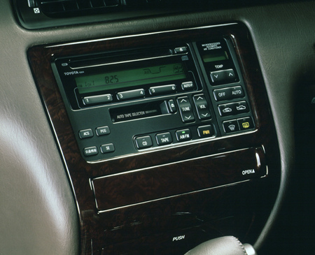 TOYOTA CROWN ROYAL SALOON