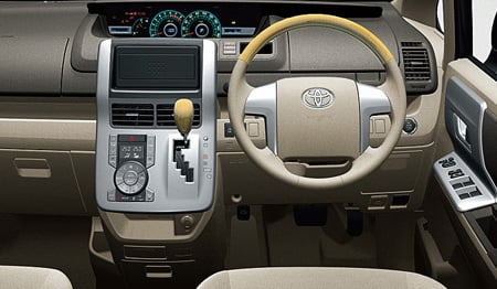 TOYOTA NOAH YY