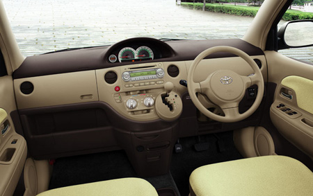 TOYOTA SIENTA X