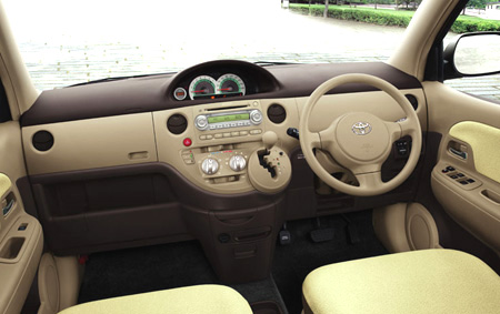 TOYOTA SIENTA X