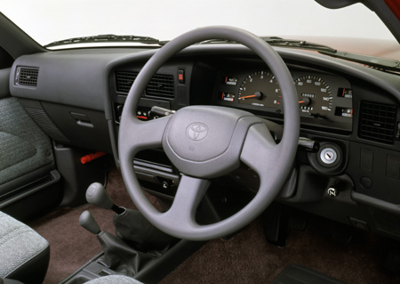 TOYOTA HILUX PICK UP DOUBLECAB SR