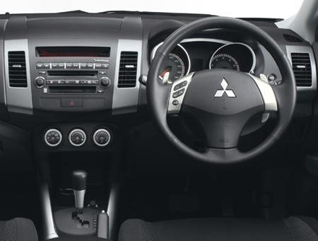 MITSUBISHI OUTLANDER M