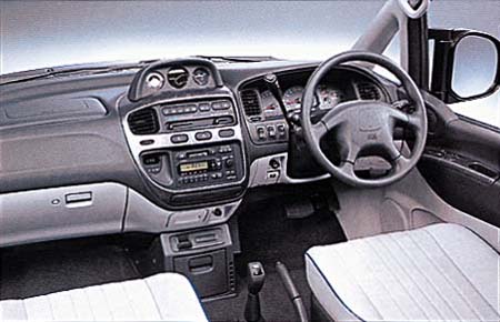 MITSUBISHI DELICA SPACE GEAR XE