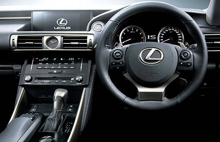 LEXUS IS300H VERSION L