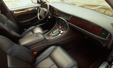 JAGUAR XJ EXECUTIVE 4 0 V8