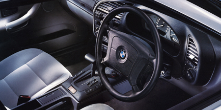 BMW 3 SERIES 320i