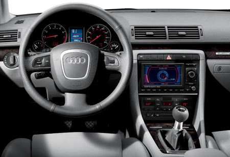 AUDI A4 AVANT 2 0 TFSI QUATTRO ATTRACTION