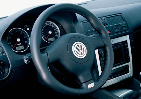 VOLKSWAGEN GOLF R32