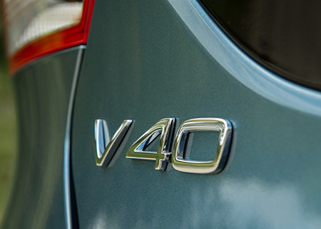 VOLVO V40 T4 SE